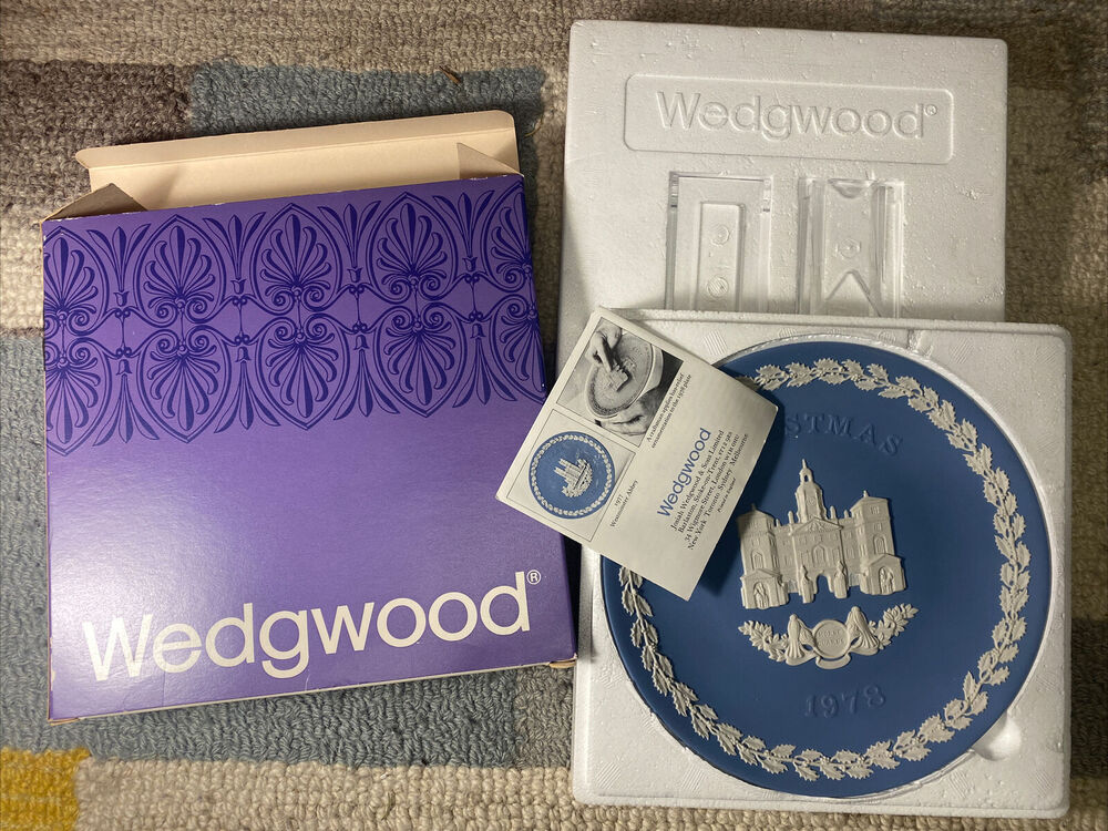 Wedgwood Jasperware 8.25" Plate Horse Guards Light Blue Christmas 1978